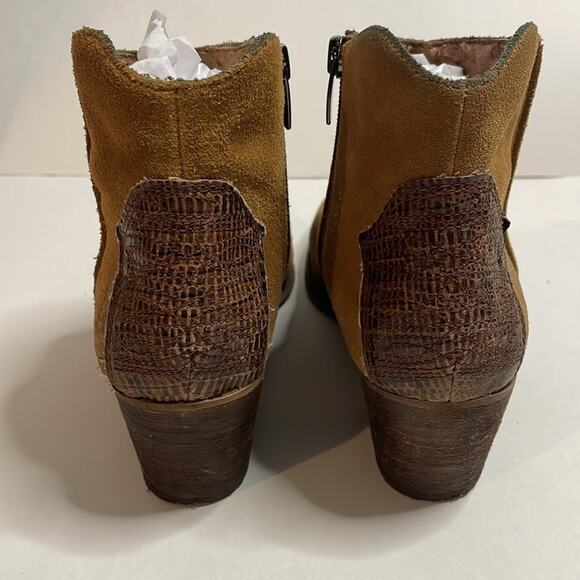 Marc Fisher Stefani leather brown ankle boot with Western style - Picture 6 of 9